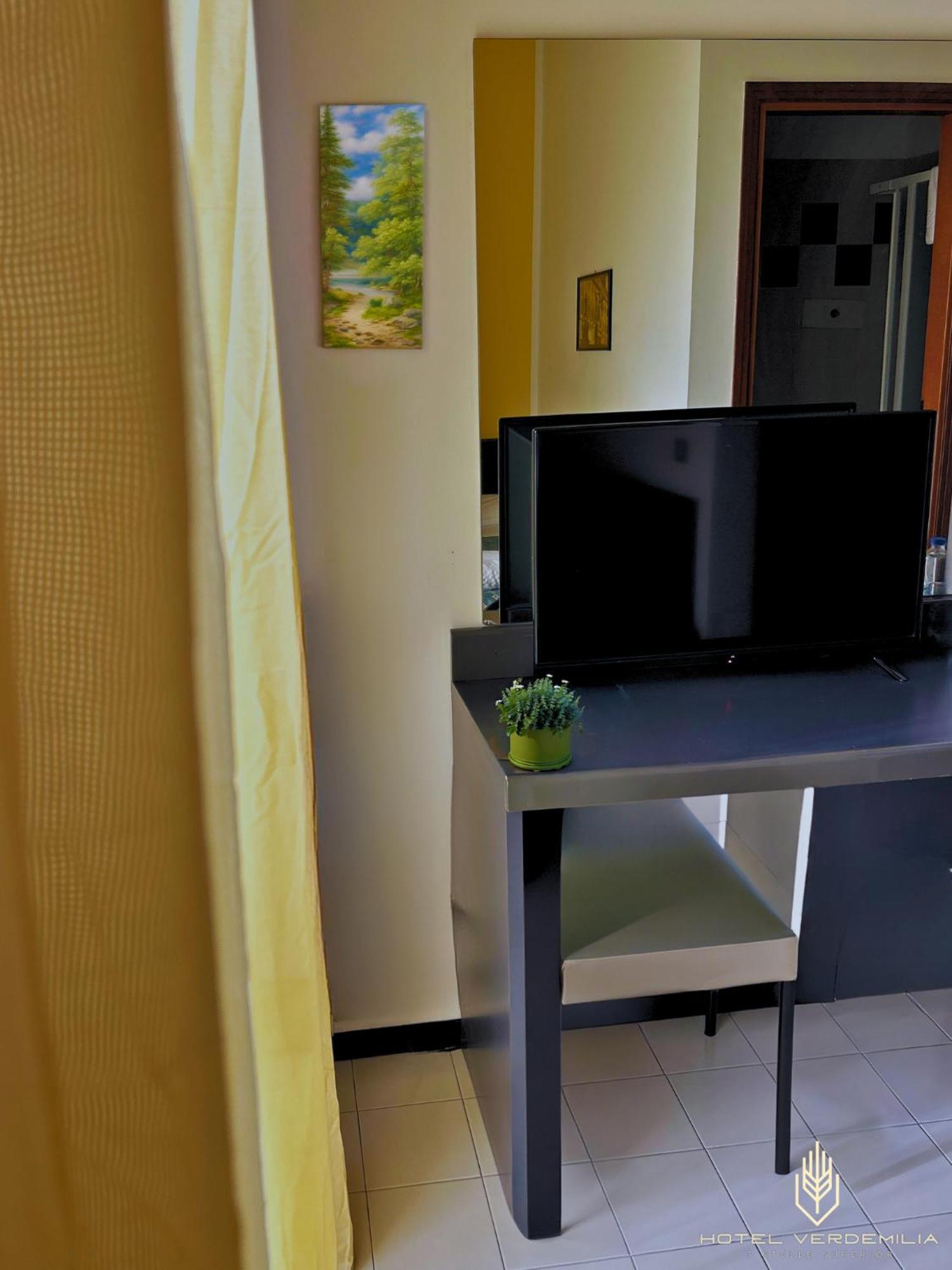 Verdemilia Hotel Anzola dell'Emilia Bagian luar foto