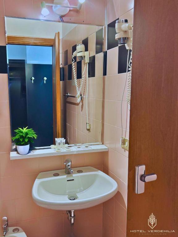 Verdemilia Hotel Anzola dell'Emilia Bagian luar foto